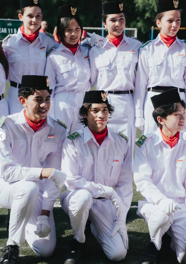 Berulang tahun pada 22 September 2024, Noah kini diketahui telah berusia 14 tahun. Sudah remaja, parasnya yang tampan pun kerap curi atensi dan banjir pujian. Foto: Instagram/@itsmebcl