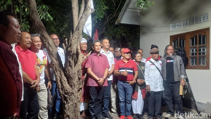 Parade Baca Puisi bertajuk “Mengembalikan Ingatan Sejarah Lewat Suara Sastra” yang digelar Jumat (15/8/2025).