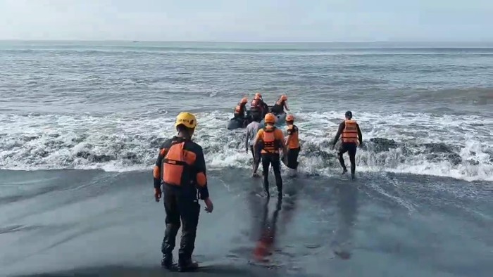 Pencarian nelayan Jember yang hilang di pantai Selatan Lumajang