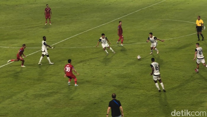 Pertandingan Persis Solo vs Persija di Stadion Manahan, Sabtu (16/8/2025). Persija menang 0-3.