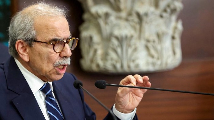 This handout photo released by the Lebanese Presidency press office on August 5, 2025, shows Lebanons ebanons Prime Minister Nawaf Salam speaking to the press after a cabinet session to discuss the issue of disarming Hezbollah at the presidential palace of Baabda east of Beirut. The Iran-backed Hezbollah emerged badly weakened from more than a year of hostilities with Israel, including two months of all-out war that saw its arsenal pummelled and a slew of senior commanders killed, among them leader Hassan Nasrallah. (Photo by Lebanese Presidency / AFP) / RESTRICTED TO EDITORIAL USE - MANDATORY CREDIT 