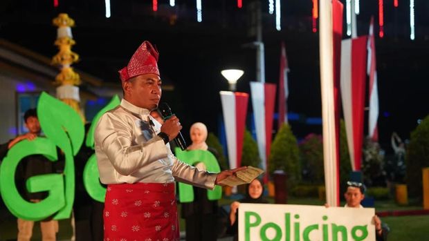 Polda Riau menggelar lomba baca puisi bertema lingkungan menyambut HUT ke-80 RI. Puncak acara digelar di Rumah Singgah Tuan Kadi, Kecamatan Senapelan, Kota Pekanbaru, Sabtu (16/8/2025).