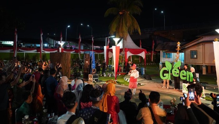 Polda Riau menggelar lomba baca puisi bertema lingkungan menyambut HUT ke-80 RI. Puncak acara digelar di Rumah Singgah Tuan Kadi, Kecamatan Senapelan, Kota Pekanbaru, Sabtu (16/8/2025).