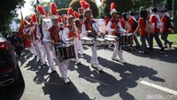 Marching band turut memeriahkan napak tilas. Museum Perumusan Naskah Proklamasi (Munasprok) menjadi lokasi dibuatnya naskah proklamasi dibuat pada 16 Agustus 1945 kemudian dibacakan di rumah jalan Pegangsaan Timur No. 56 sehari kemudian.