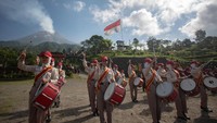 Upacara diikuti ribuan peserta dari berbagai elemen masyarakat untuk memperingati HUT Ke-80 RI. Foto: ANTARA FOTO/Andreas Fitri Atmoko 