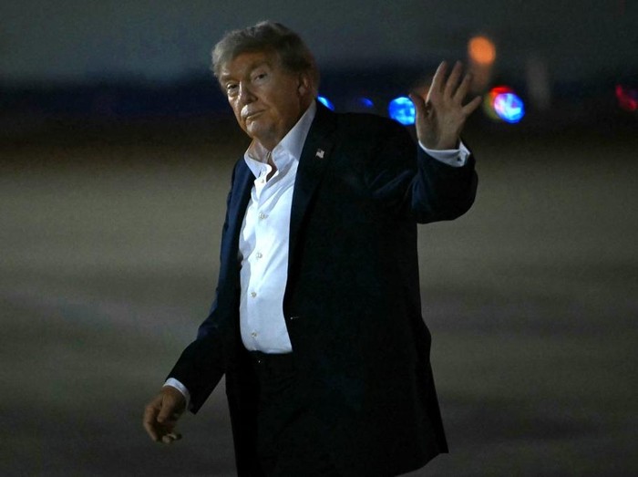 US President Donald Trump waves upon arrival at Joint Base Andrews in Maryland, on August 15, 2025. Donald Trump and Vladimir Putin made no breakthrough on Ukraine at their high-stakes summit on August 15, 2025, pointing to areas of agreement and rekindling a friendship but offering no news on a ceasefire. After an abrupt ending to three hours of talks with aides, Trump and Putin offered warm words but took no questions from reporters -- highly unusual for the media-savvy US president. (Photo by ANDREW CABALLERO-REYNOLDS / AFP)