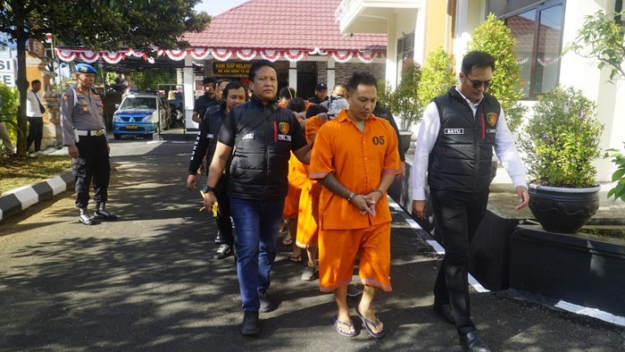 Press release kasus pencurian selama Operasi Sikat Agung di depan Lobi Polres Karangasem, Sabtu (16/8/2025). (dok. Polres Karangasem)
