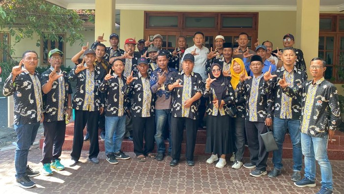 Puluhan nelayan Lamongan audiensi dengan Bupati menyampaikan sejumlah keluhan.