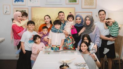 Perayaan Sederhana Ultah Rafathar, Hadiah Mbak Lala hingga Outfit Gemas Lily