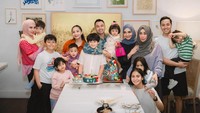 Rafathar Malik Ahmad merayakan ulang tahunnya yang ke-10 bersama keluarga tercinta. Raffi dan Nagita melangsungkan perayaan dengan makan malam keluarga. Foto: Instagram/@raffinagita1717