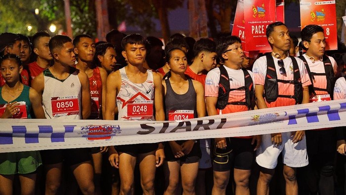 Ratusan pelari memadati kawasan Benteng Kuto Besak