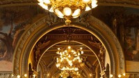 Le Train Bleu di Paris memadukan sejarah, seni, dan kuliner dengan ruang makan mewah. Lengkap dengan menu klasik Prancis sejak 1901 yang memikat setiap pengunjung. Foto: Instagram