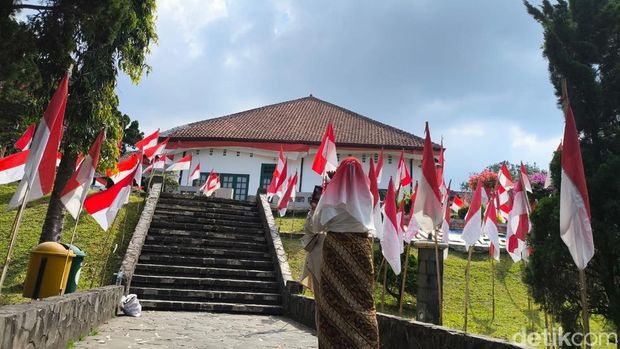 Ribuan bendera merah putih hiasi Gedung Linggarjati