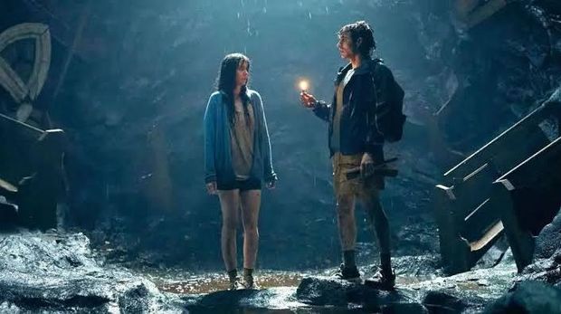 Cuplikan adegan film Together (2025).