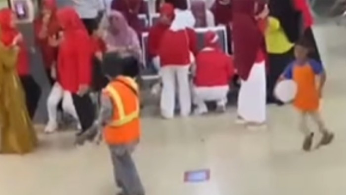 Viral lomba HUT RI digelar di lobi RSUD Daya Makassar.