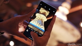 Kamera telefotonya berukuran 50 MP menggunalan Sony IMX882 dengan zoom optik 3x dan digital 10x. Foto: Adi Fida Rahman/detikINET