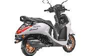 Namun, khusus untuk varian tertinggi, pabrikan sudah memasangkan sejumlah fitur tambahan, yakni konektivitas Y-Connect yang memungkinkan motor terhubung dengan smartphone. Selain itu, ada navigasi turn-by-turn yang terhubung ke GMaps serta informasi lain seputar kendaraan. Foto: Doc. Yamaha India.