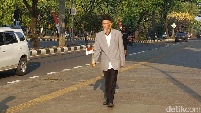 Akim, pensiunan guru yang semangat ikut upacara HUT RI