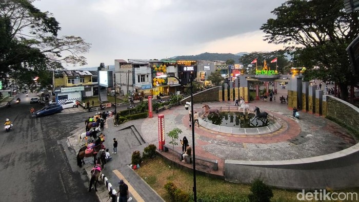 Alun-alun Kuningan