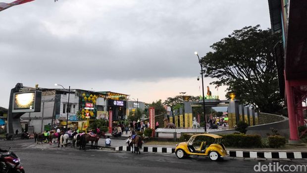Alun-alun Kuningan