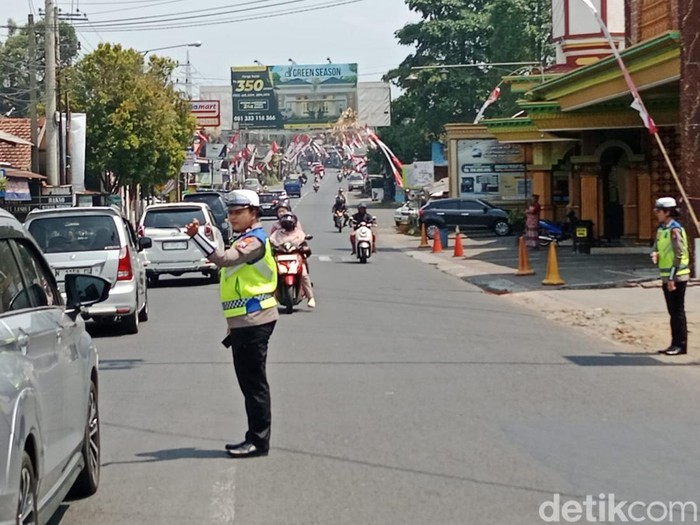 Arus lalu lintas Simpang Karanglo dan arah Kota Batu