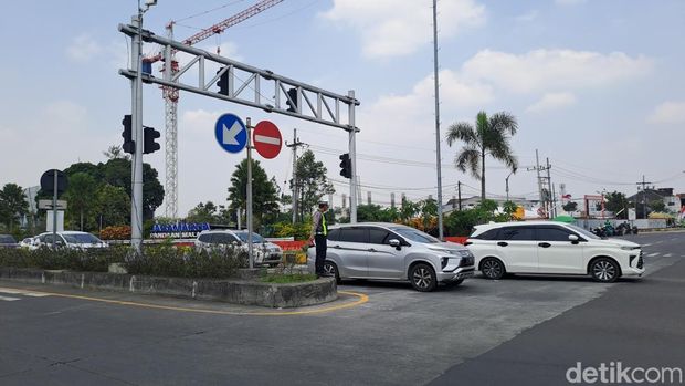 Arus lalu lintas Simpang Karanglo dan arah Kota Batu