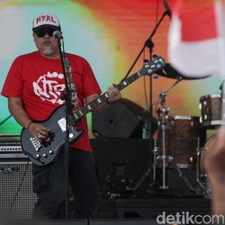 3 Lagu Hits yang Identik Banget sama Indonesia