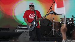 Band Papan Atas Hibur Pengunjung Pesta Rakyat di Monas