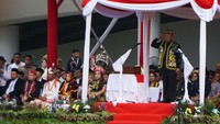 Kepala Otorita IKN Basuki Hadimuljono bertindak sebagai inspektur upacara pada momen bersejarah tersebut. ANTARA FOTO/Aditya Nugroho