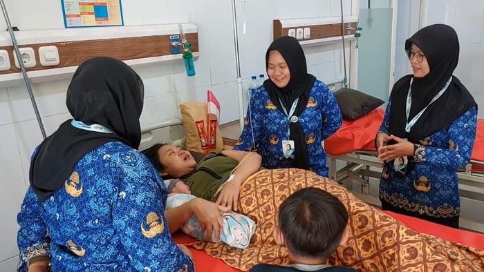 Bayi Laki-laki Lahir di Puskesmas Sambeng Saat Peringatan 17 Agustus