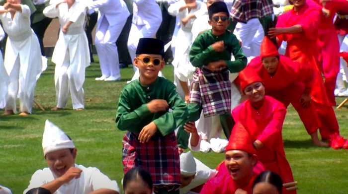 Bocah Aura Farming Tampilkan Tari Pacu Jalur di Depan Prabowo
