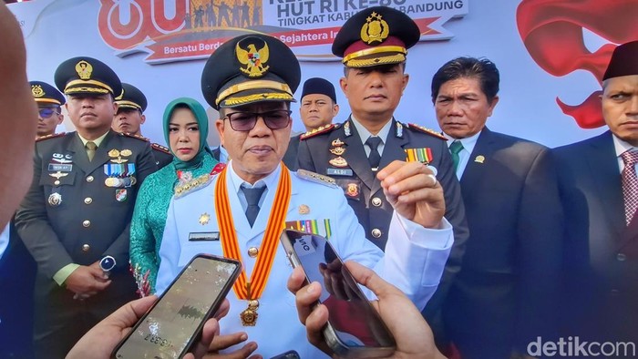 Bupati Bandung Dadang Supriatna