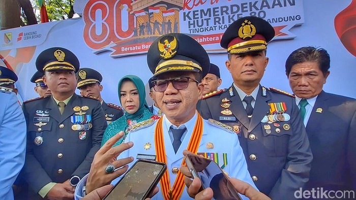 Bupati Bandung Dadang Supriatna.