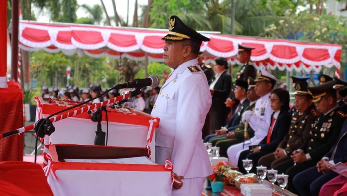 Bupati Manggarai Barat Edistasius Endi memimpin upacara peringatan HUT ke-80 RI di Labuan Bajo, Manggarai Barat, NTT, Minggu (17/8/2025) (Dok. Kominfo Manggarai Barat)
