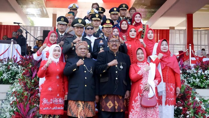 Bupati Sukabumi Asep Japar