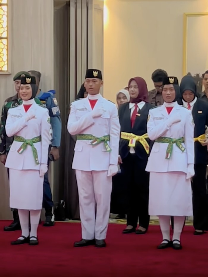 Denny Cagur dan Shanty menghadiri pengukuhan putranya, Fabian Muhammad Yahva sebagai Paskibraka Provinsi Banten.