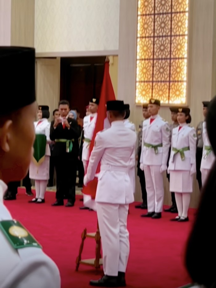 Denny Cagur dan Shanty menghadiri pengukuhan putranya, Fabian Muhammad Yahva sebagai Paskibraka Provinsi Banten.