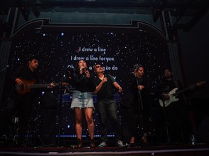 Diandra Aprilia Tersanjung Duet Bareng Sandhy Sondoro