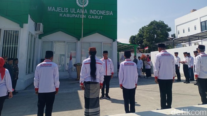 Eks Kelompok Radikal Saat Jadi Petugas Pengibar Bendera di Garut