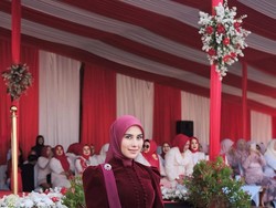 Gaya Hijab Syahnaz Sadiqah di HUT RI ke-80, Elegan Saat Jadi Ibu Bupati