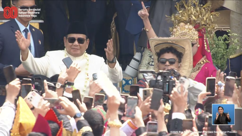 Pacu Jalur-Tabola Bale Goyang Istana, Prabowo Turun dari Mimbar Kehormatan