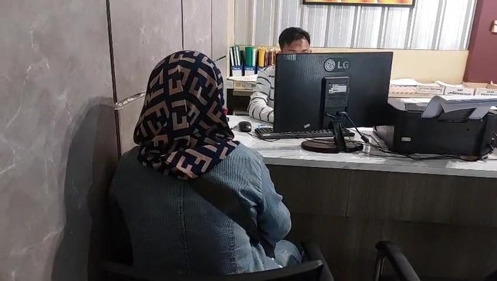 Ibu korban melapor ke polisi setelah anaknya dianiaya suaminya
