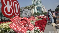 Dekorasi dipasang sebagai bagian dari perayaan Hari Ulang Tahun Ke-80 Kemerdekaan Republik Indonesia.