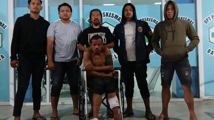 Pria berinisial MR alias Bocco (25) ditangkap polisi gegar mencuri dua handphone (HP) miliki penjaga pasien di Puskesmas Bangkala, Kabupaten Jeneponto,