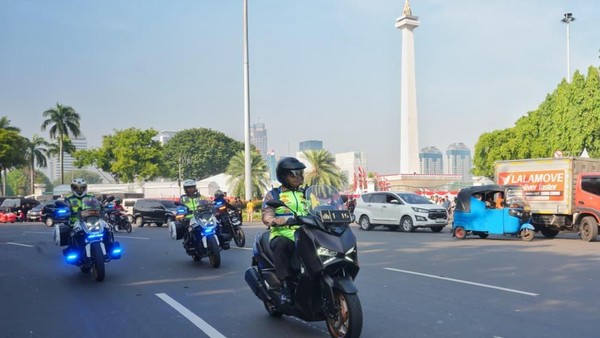 Momen Kakorlantas Naik Motor Pantau Kelancaran Lalin Puncak HUT ke-80 RI