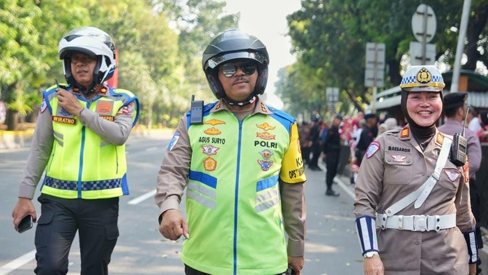Kakorlantas Polri Irjen Agus Suryonugroho selaku Kepala Operasi Pusat (Kaopspus) Merdeka Jaya 2025 memimpin langsung pengamanan perayaan HUT RI ke-80. (dok. Korlantas Polri)
