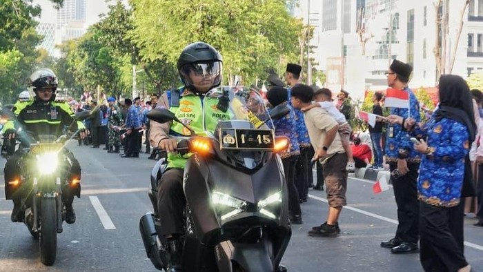 Kakorlantas Polri Irjen Agus Suryonugroho terjun langsung ke lapangan memimpin pengamanan puncak peringatan HUT ke-80 Kemerdekaan RI di Jakarta.