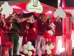 Karnaval HUT RI, Menteri-menteri Naik Mobil Hias Menuju Bundaran HI