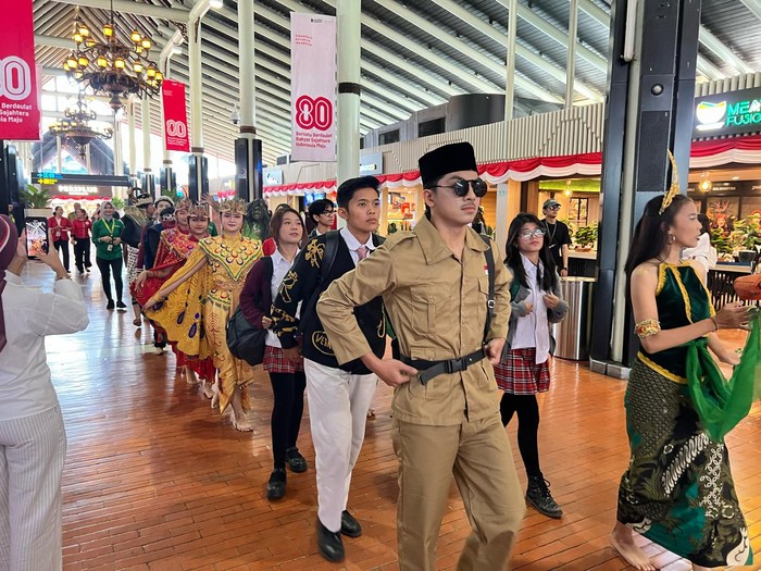 Keseruan peringatan hari kemerdekaan RI di sejumlah bandara.
