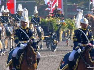 Video: Momen Kirab Bendera Merah Putih Diarak Menuju Istana Merdeka